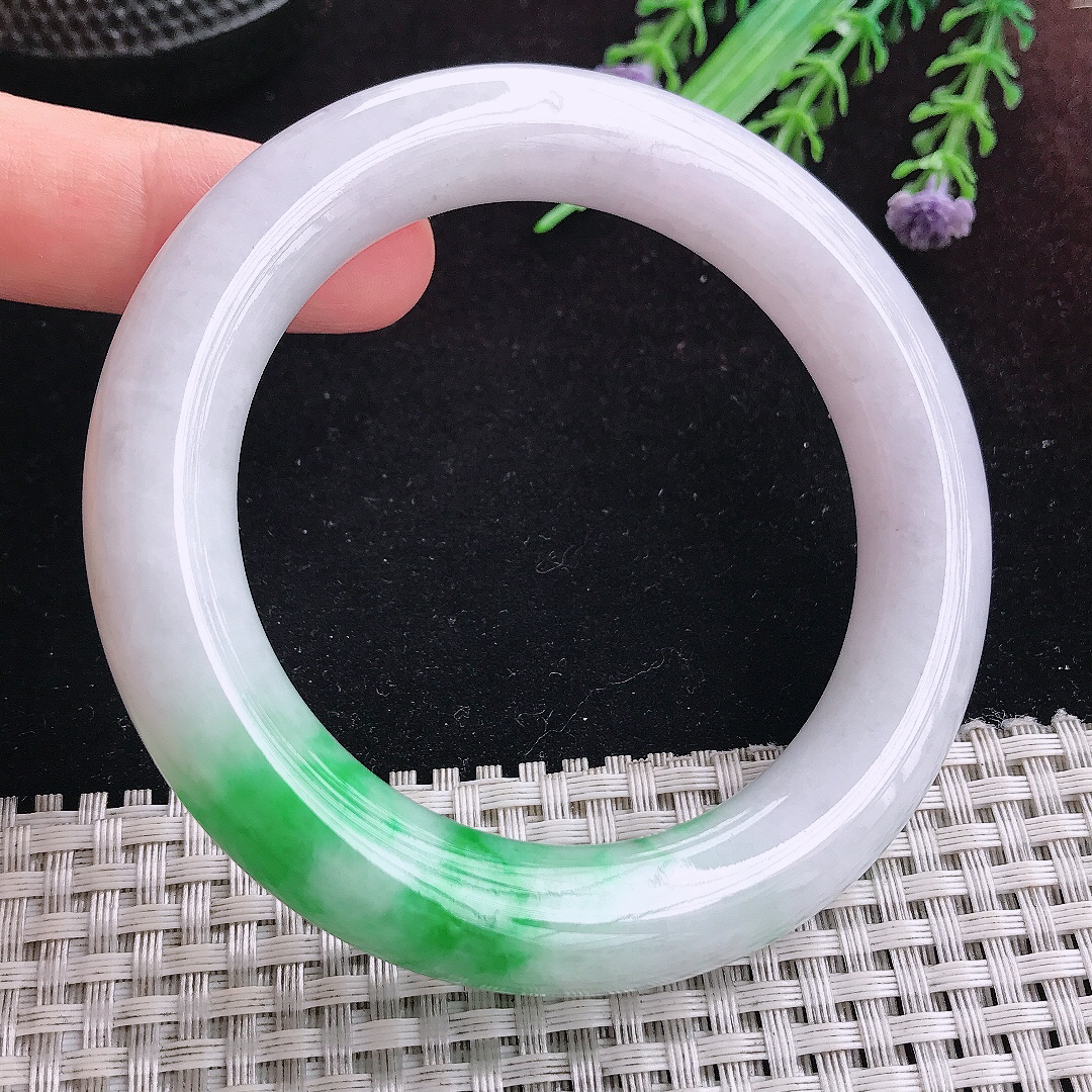 实拍A货翡翠57.5/12.1/12.2老坑精美飘阳绿胖圆条手镯平安镯百搭