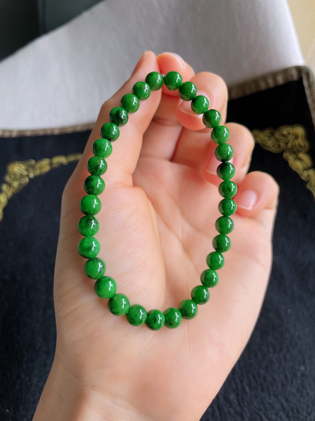 ️，缅甸天然翡翠A货，满绿辣绿手串，尺寸：6mm。【编4389】