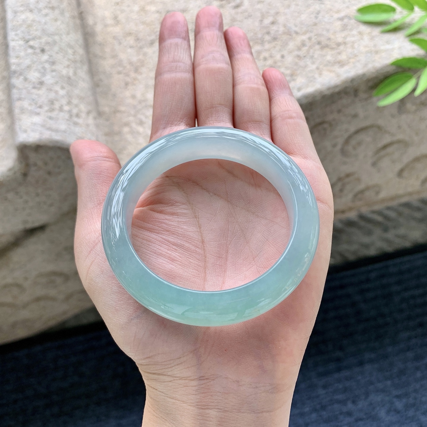 正圈51 52，圈口52.2/7.8/8.8，编码C5080603，描述细糯晴绿，水润，种老，细腻，
