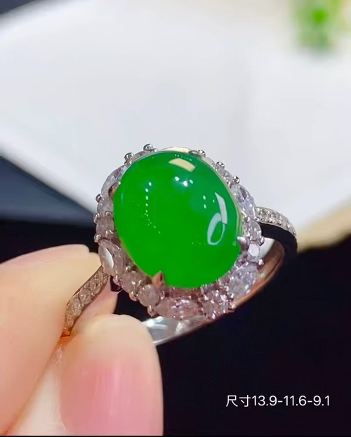 18k金+钻玻璃种阳绿蛋面戒指，饱满色满上档次，性比高，无裂，13.9-11.6-9.1