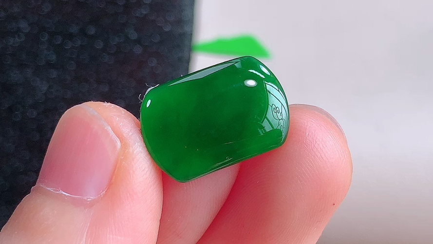 ️ 满绿马鞍戒面，尺寸16.3-11.2-2.8mm，包A附证书