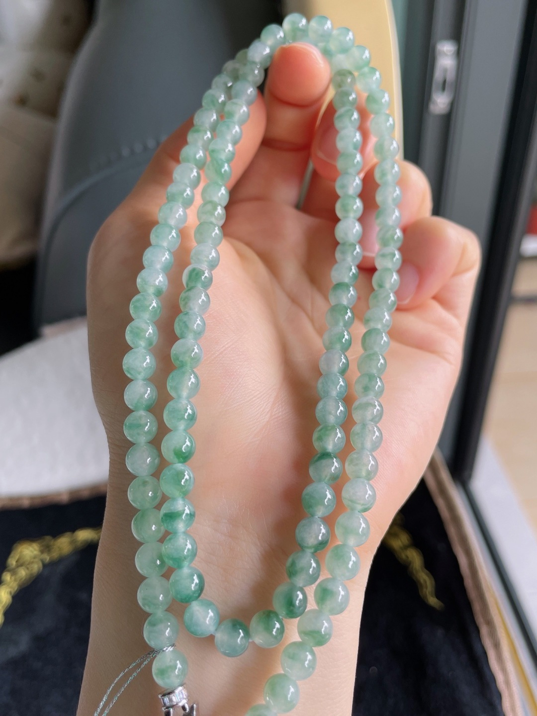 ️，缅甸天然翡翠A货，冰飘花珠链，尺寸：5.8mm108颗。【编2866】