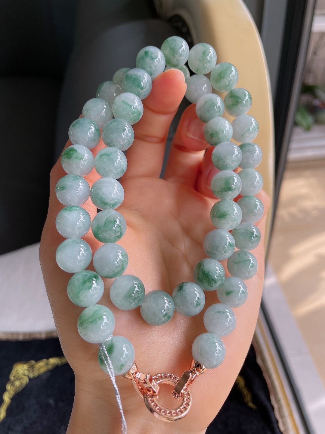 缅甸天然翡翠A货，冰种飘花项链，尺寸：11.6mm45颗。【编3828】