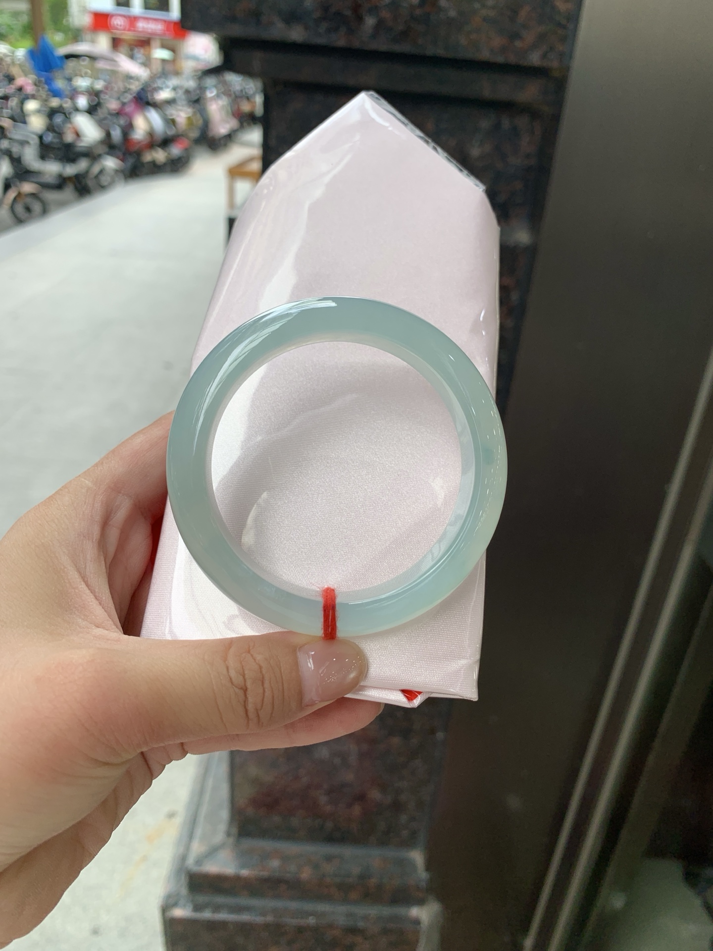 冰蓝正圈, 0805-N1296-2, 无裂，底妆冰润，千变万化的冰晴蓝底色，拥有海的颜色，却散发着星空的光芒，这是一只来自冰川蓝的清冷气质仙女镯。