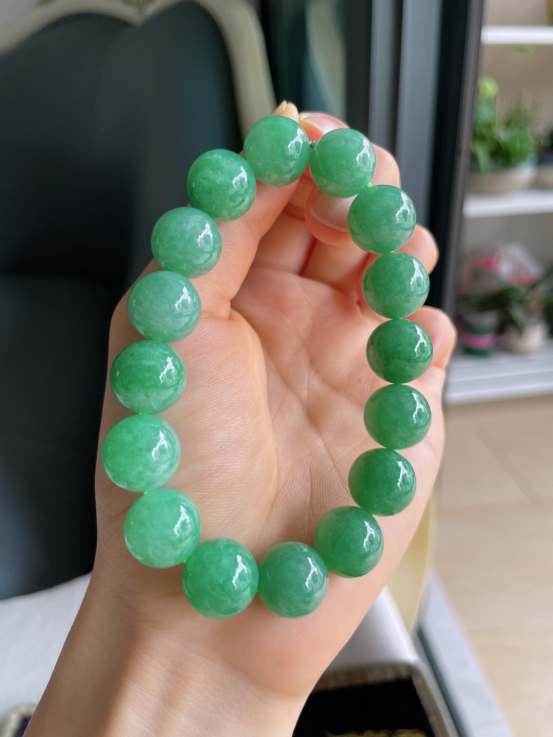 ️，缅甸天然翡翠A货，满绿手串，尺寸：13mm。【编4481】