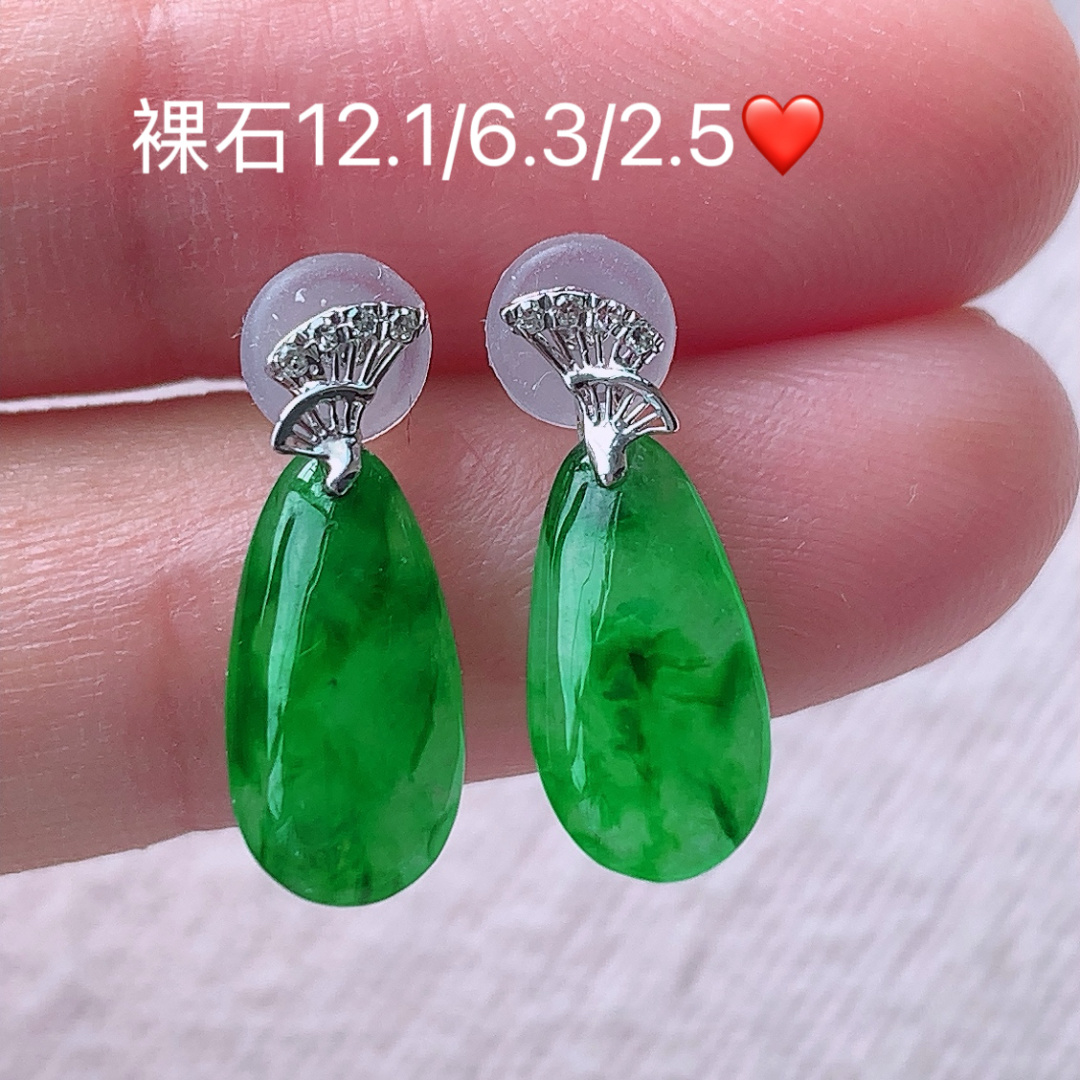 冰阳绿水滴耳钉，色阳色艳，饱满，佩戴简单大气，12.1-6.3-2.5