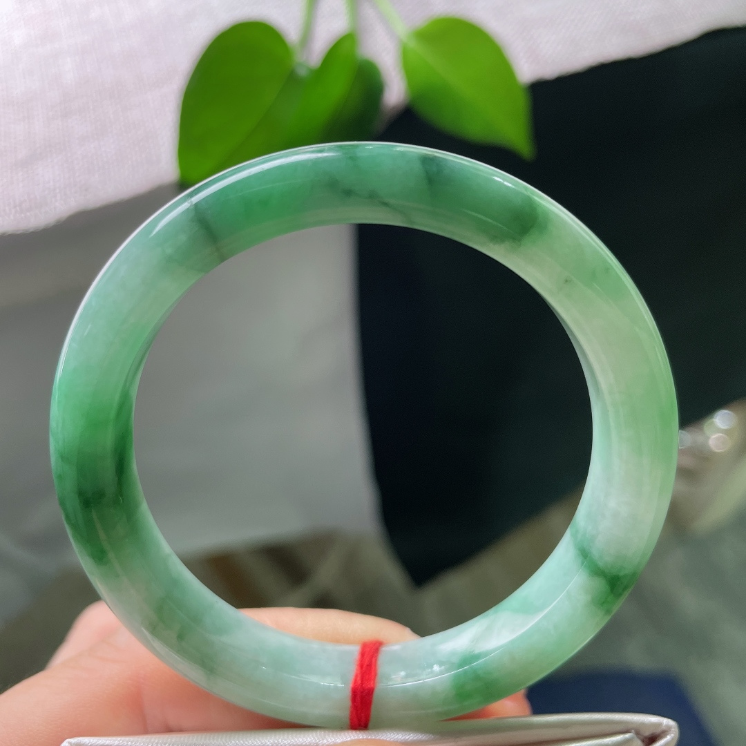 54.8/10.4/8.9，飘花正圈，飘花分布疏密得当，浓绿和浅底彼此相融，自带慵懒雅致的氛围感，上