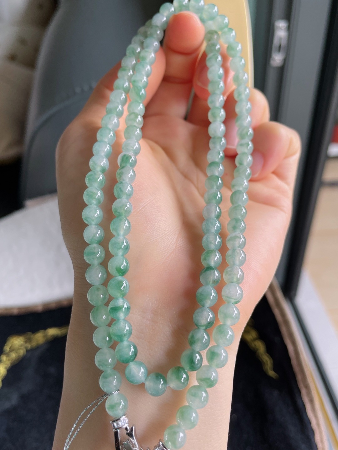 ️，缅甸天然翡翠A货，冰飘花珠链，尺寸：5.8mm108颗。【编2866】