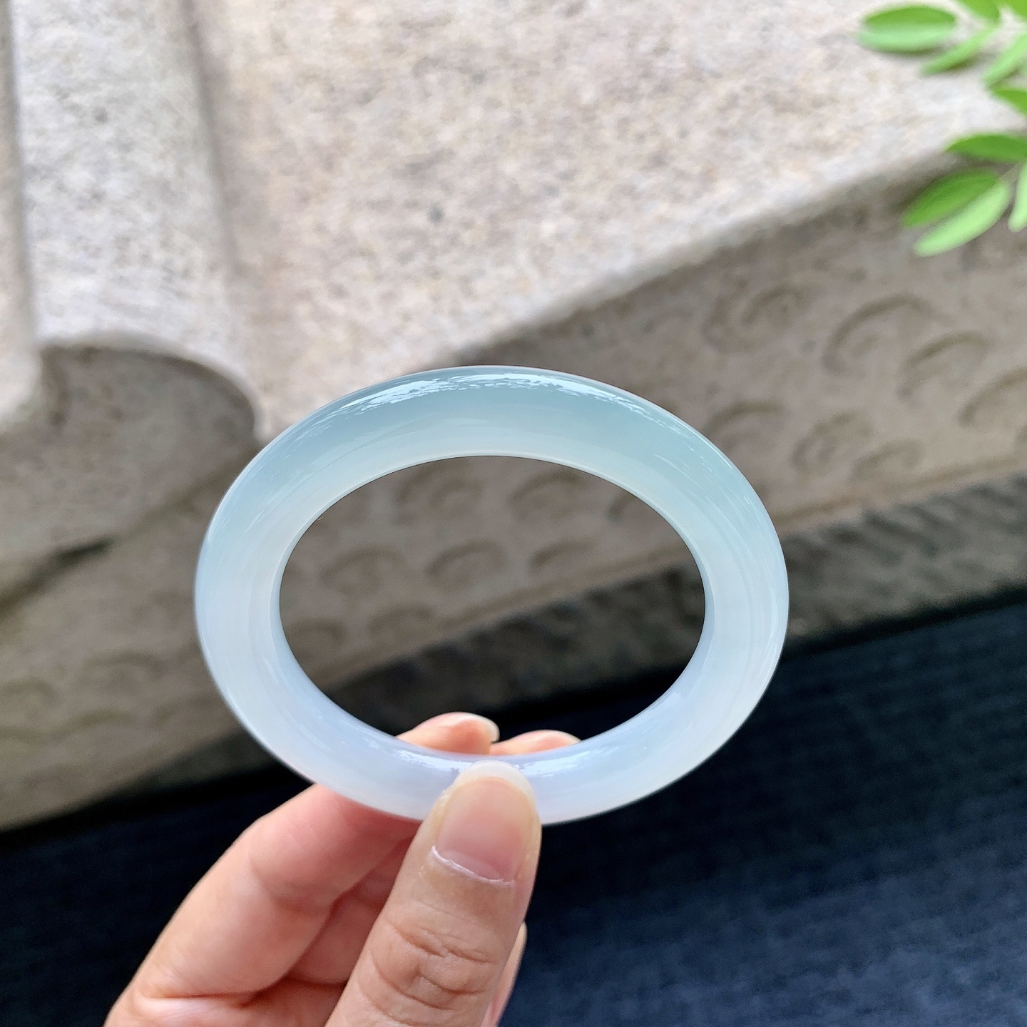 圆条50 51，圈口51/9/9.3，编码A1080615，糯冰晴底，水润，种老，细腻，打灯有棉纹
