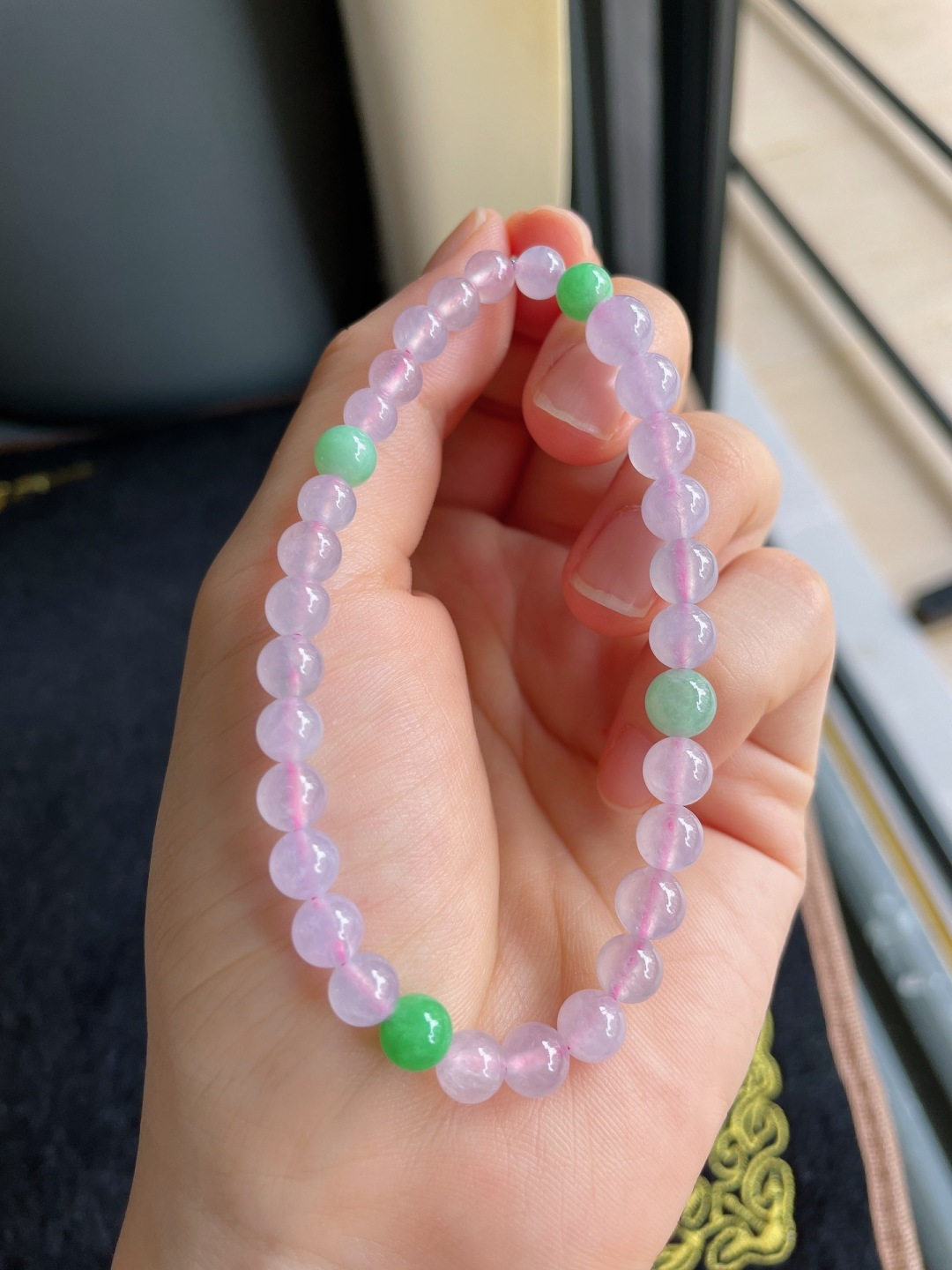 缅甸天然翡翠A货，冰紫双彩手串，尺寸：6.8mm。