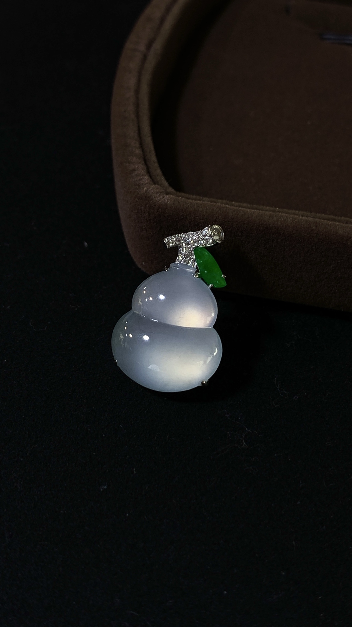 ️【18k金镶嵌葫芦吊坠】冰润水透，种老细腻起荧尺寸：成品：23.5*15.3*8.8，裸石：17.3*15.3*5,a6385