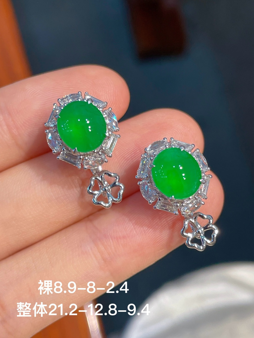 ️阳绿蛋面耳钉 无裂 18k金镶嵌，21.2-12.8-9.4