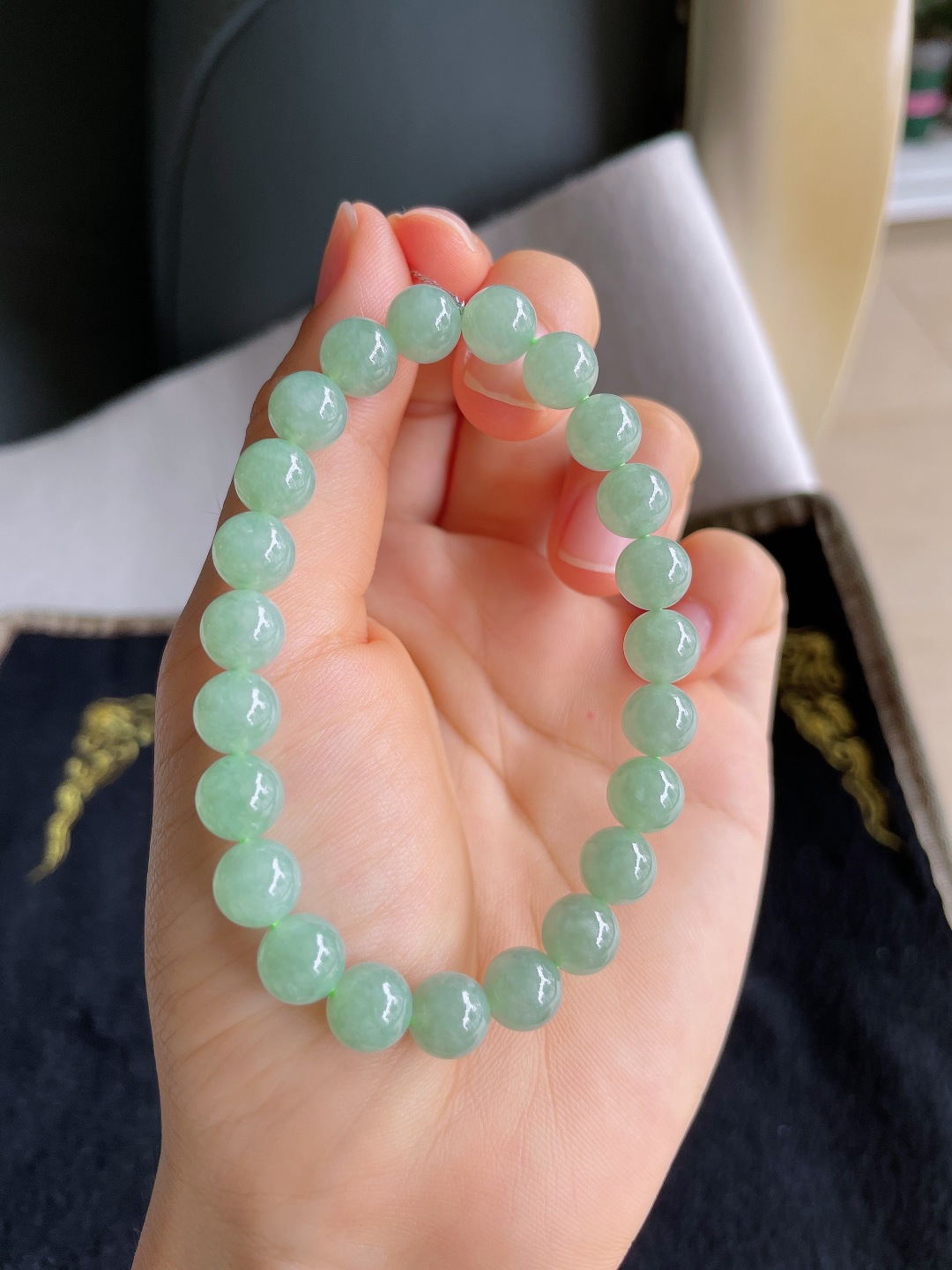 缅甸天然翡翠A货，冰满绿冰绿手串，尺寸：8mm。【编3546】