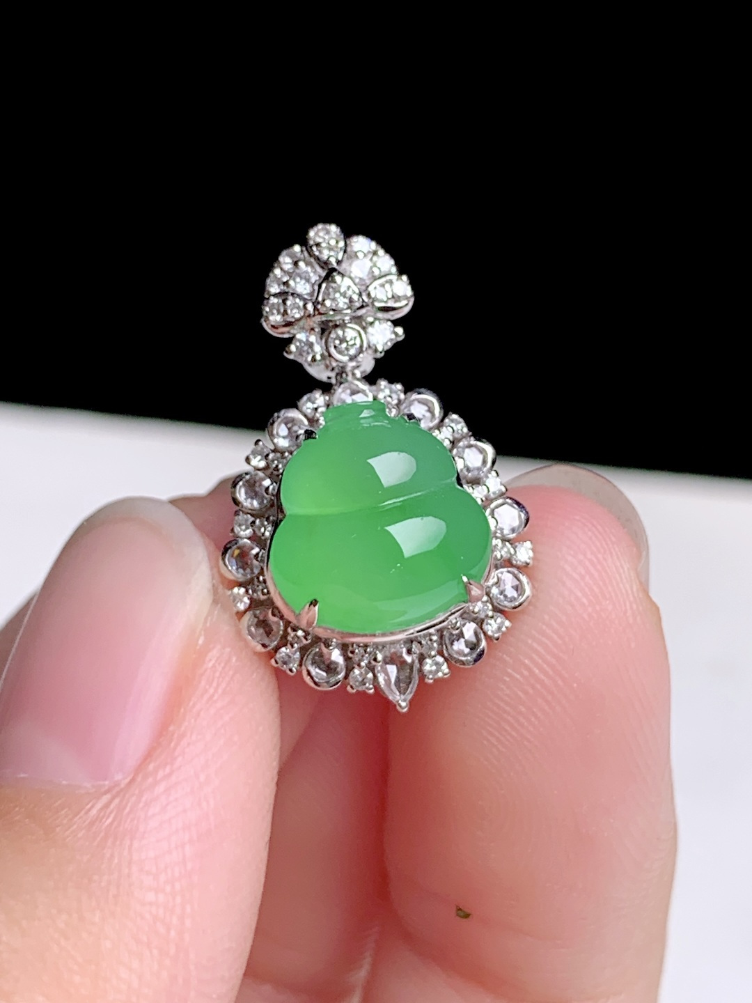 冰阳绿葫芦，18k金钻镶嵌，21.5-13.6-10