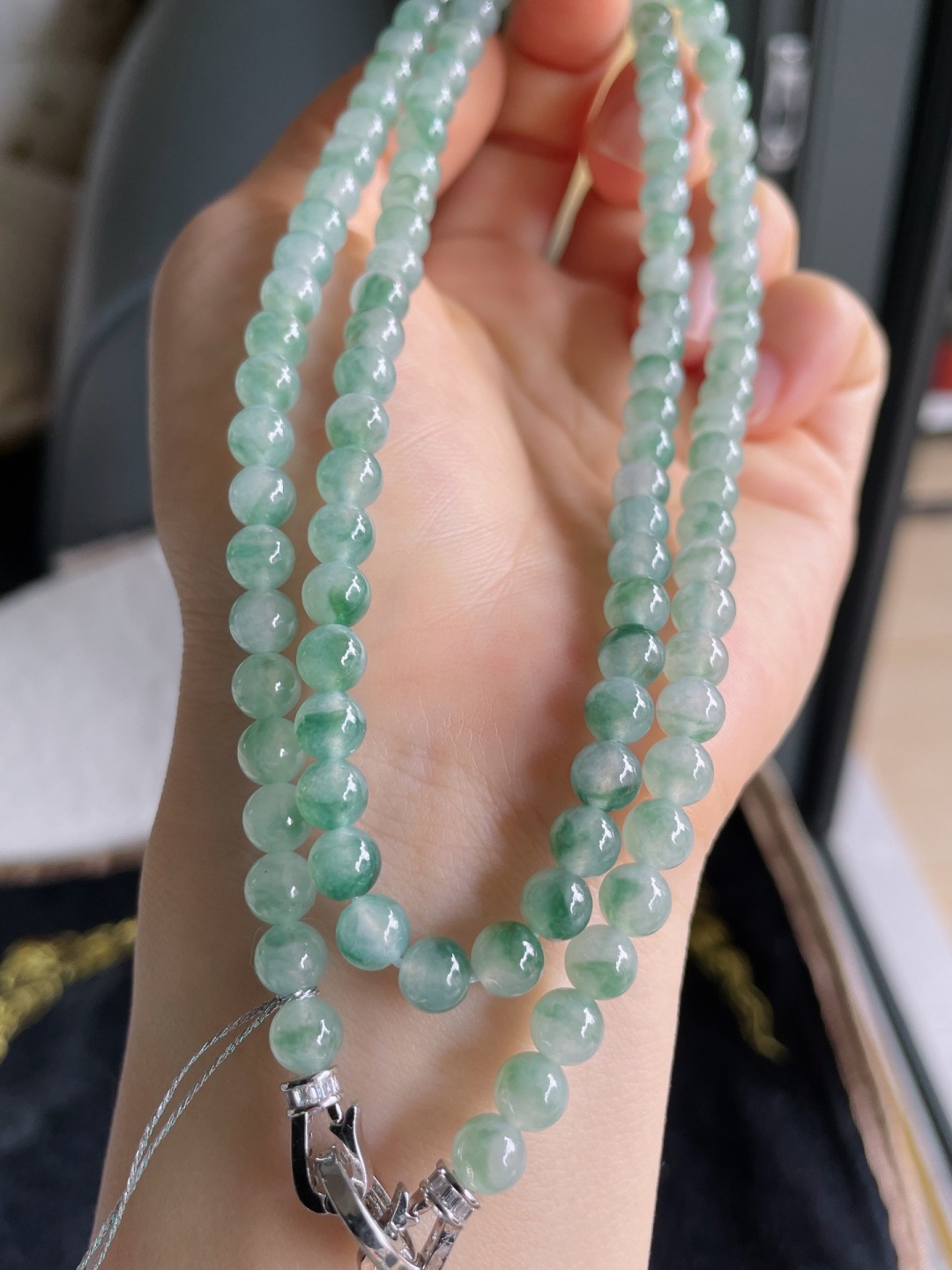 ️，缅甸天然翡翠A货，冰飘花珠链，尺寸：5.8mm108颗。【编2866】