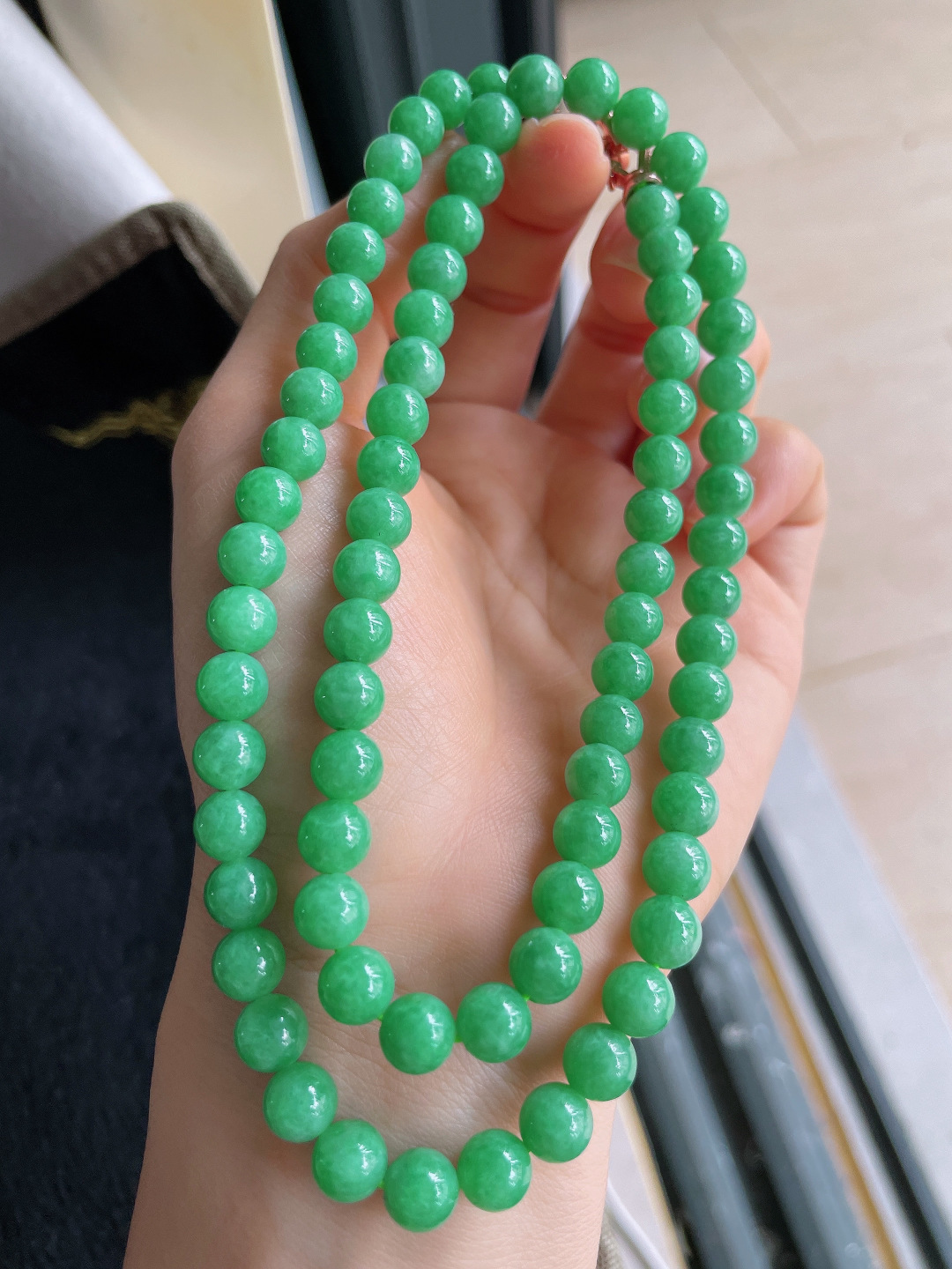 ️，缅甸天然翡翠A货，冰满绿珠链，尺寸：7.2mm77颗。【编3038】