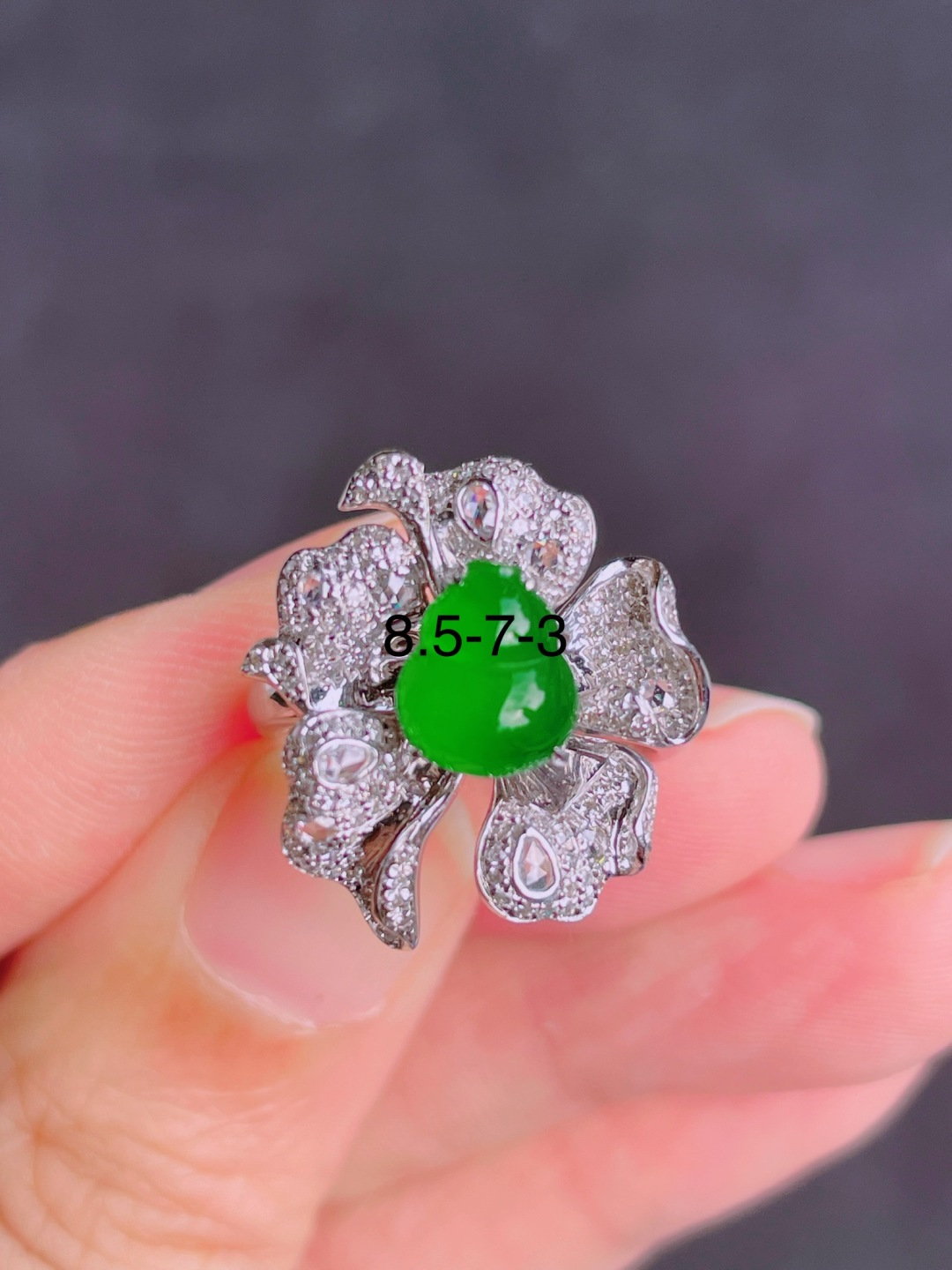 高冰绿葫芦戒指 晶莹剔透，新颖时尚，品相，8.5-7-3