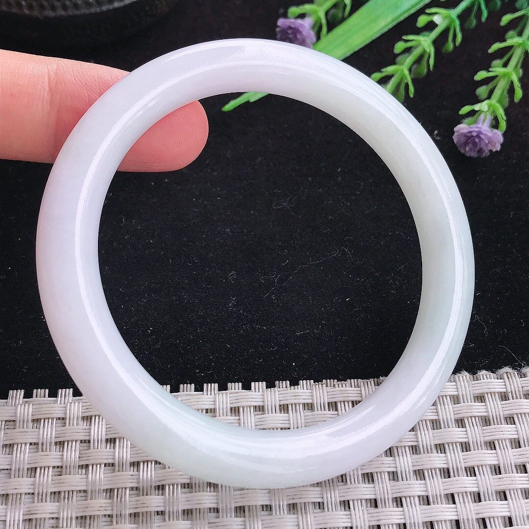 实拍A货翡翠56/8.4/8.6老坑秀气冰润白月光圆条手镯玉镯平安镯百搭