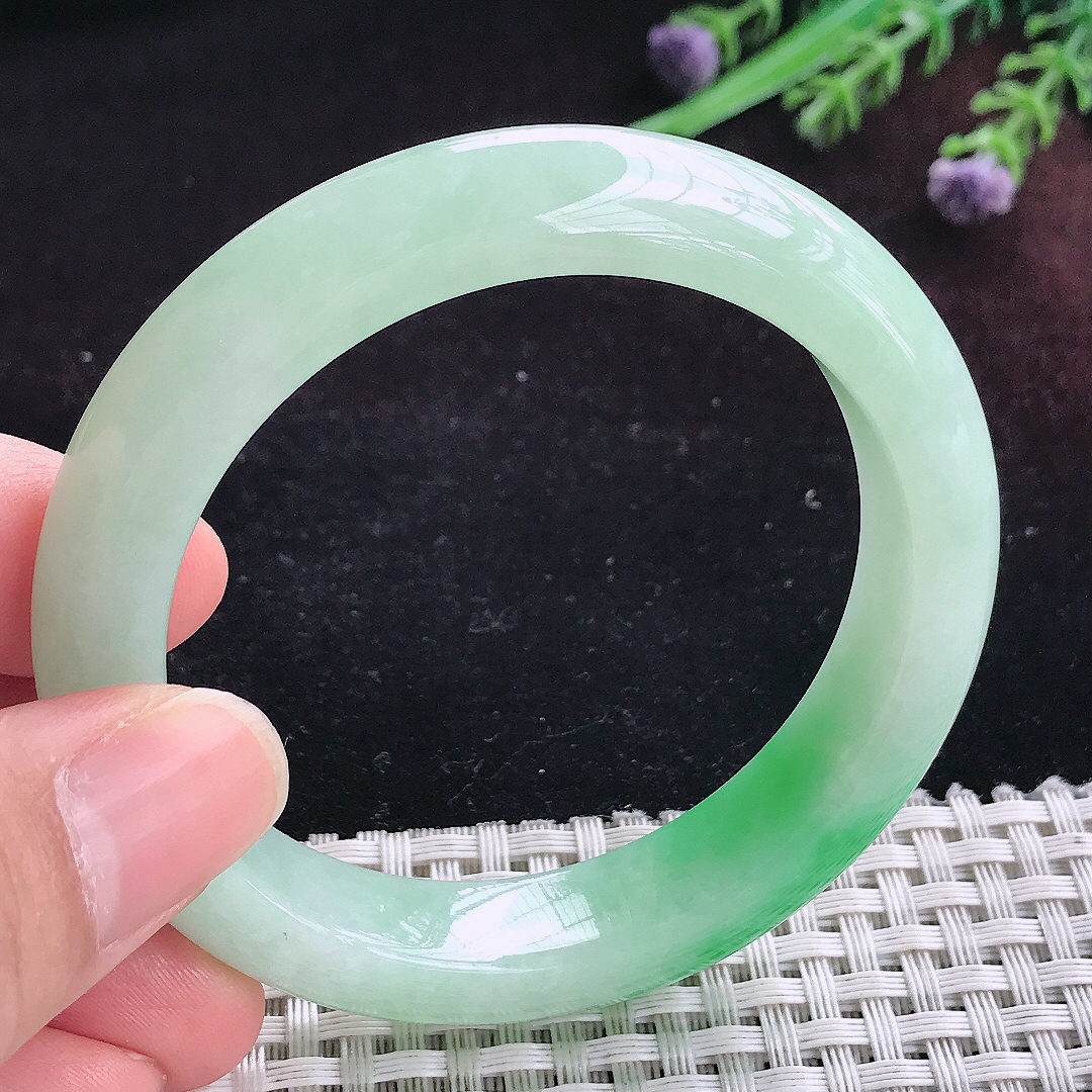 实拍A货翡翠54/12.1/8.9老坑冰润飘阳绿手镯宽边玉镯平安镯百搭