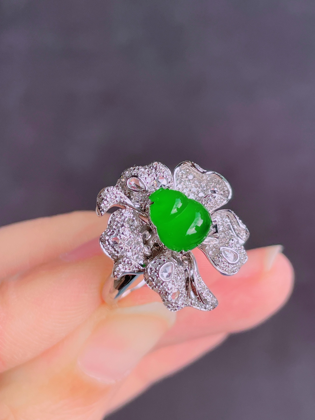 高冰绿葫芦戒指 晶莹剔透，新颖时尚，品相，8.5-7-3