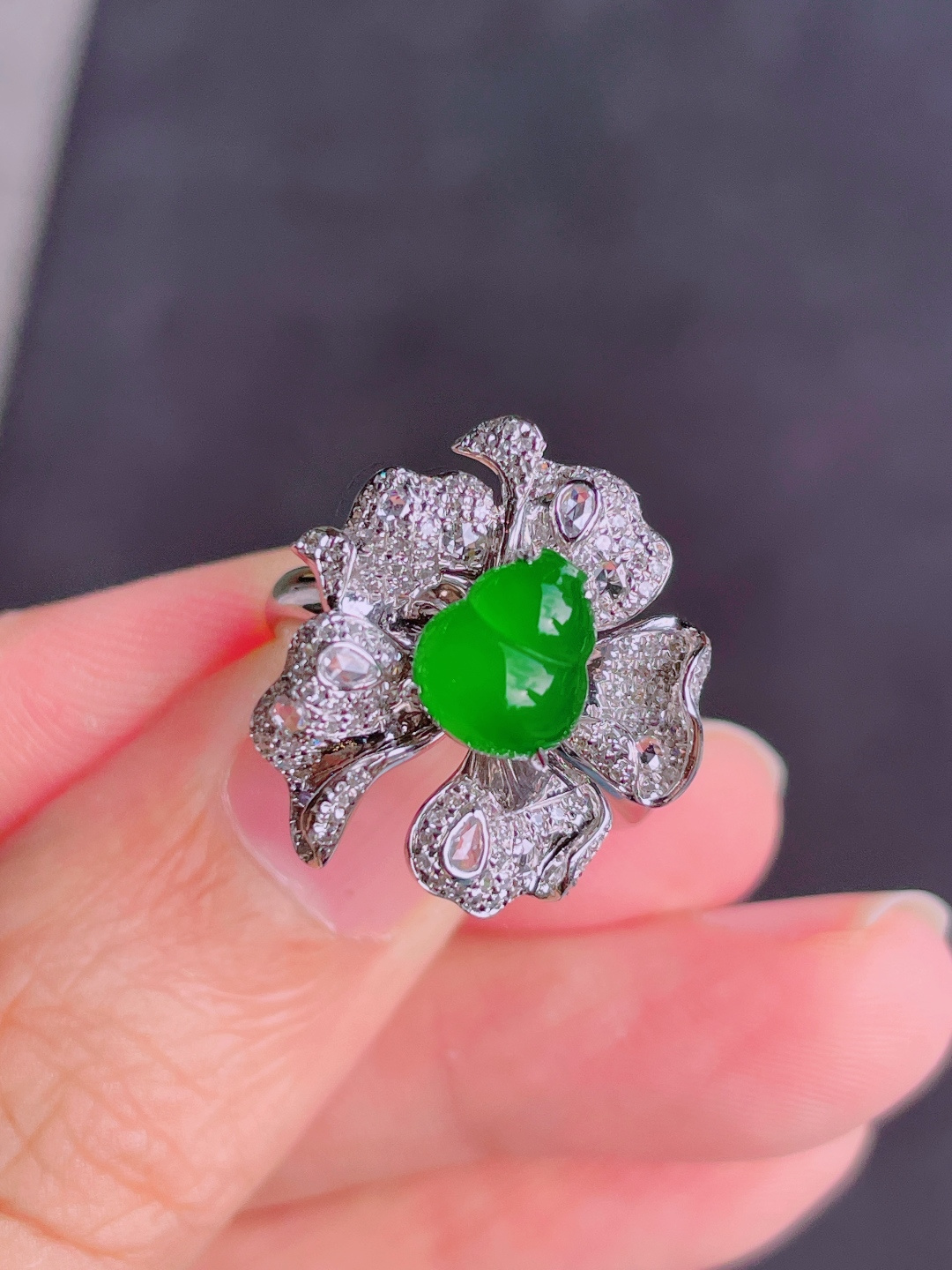 高冰绿葫芦戒指 晶莹剔透，新颖时尚，品相，8.5-7-3