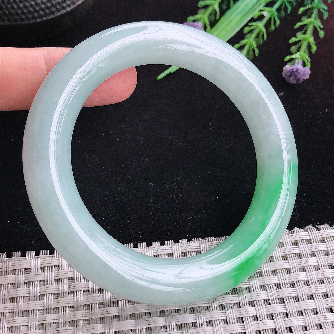 实拍A货翡翠55.5/11.5/12老坑精美飘阳绿圆条手镯平安镯百搭