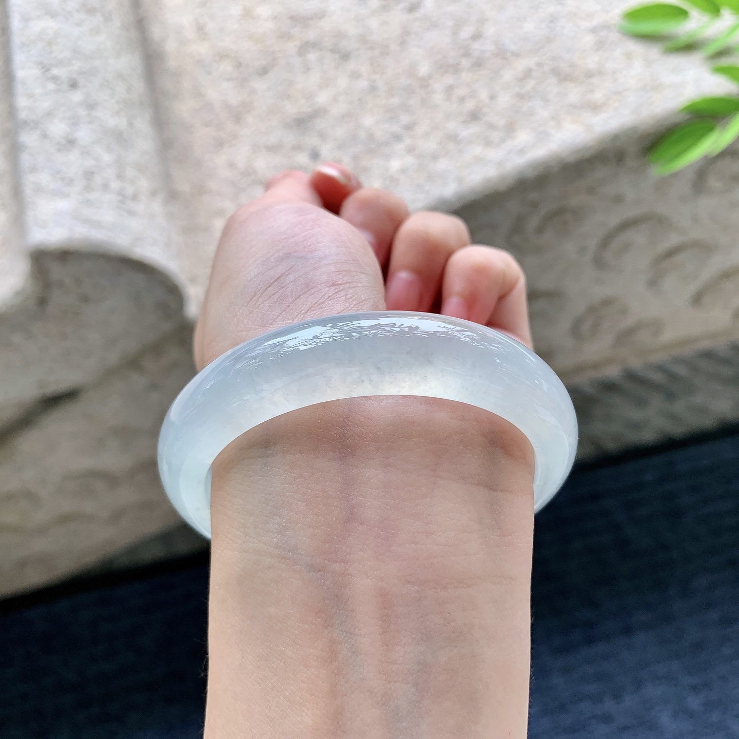 正圈55 56，圈口56/12.7/8，编码B2080602，冰种，清透，水润，种老，细腻，打灯有絮线