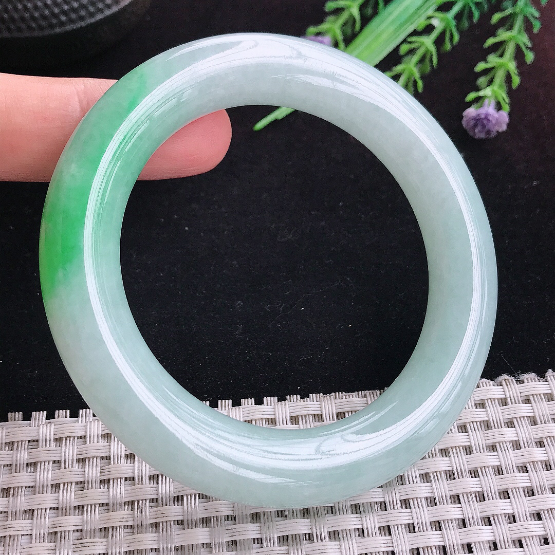 实拍A货翡翠55.5/11.5/12老坑精美飘阳绿圆条手镯平安镯百搭