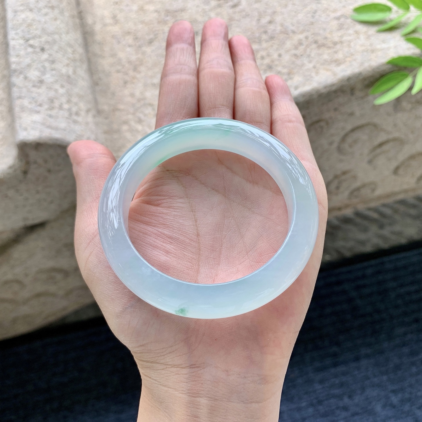 正圈54 55，圈口55/12/8.8，编码GJ080610，描述冰糯飘绿，清透，水润，种老，细腻，