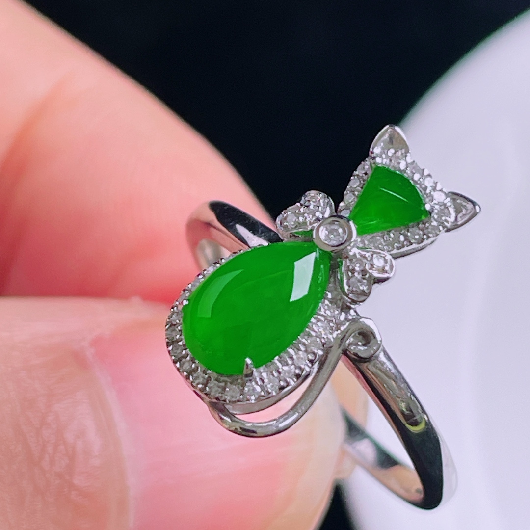️辣绿招财猫戒指，老种起光，细底通透，尺寸：16.2/8.4/6.3mm0806