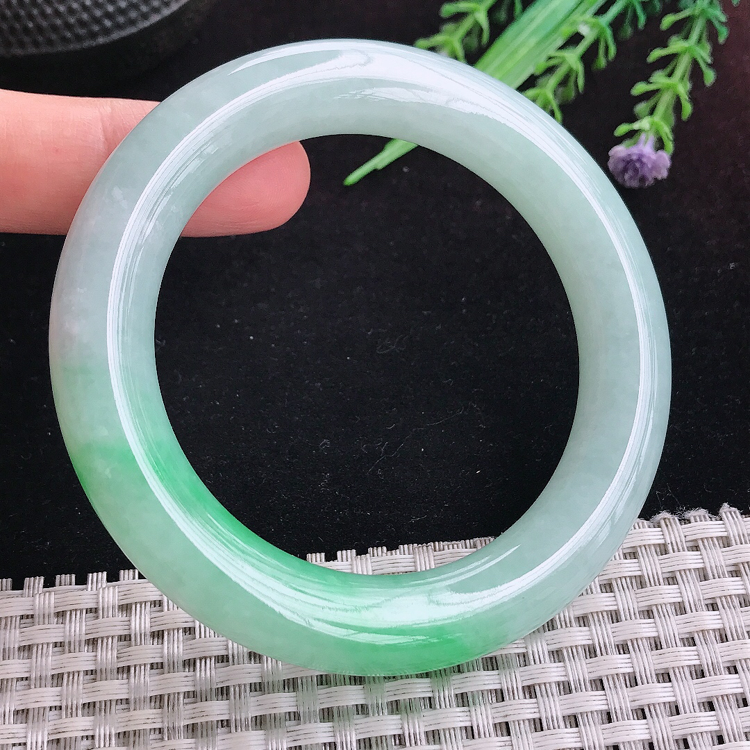 实拍A货翡翠55.8/11.5/11.7老坑冰润起胶飘阳绿圆条手镯平安镯百搭