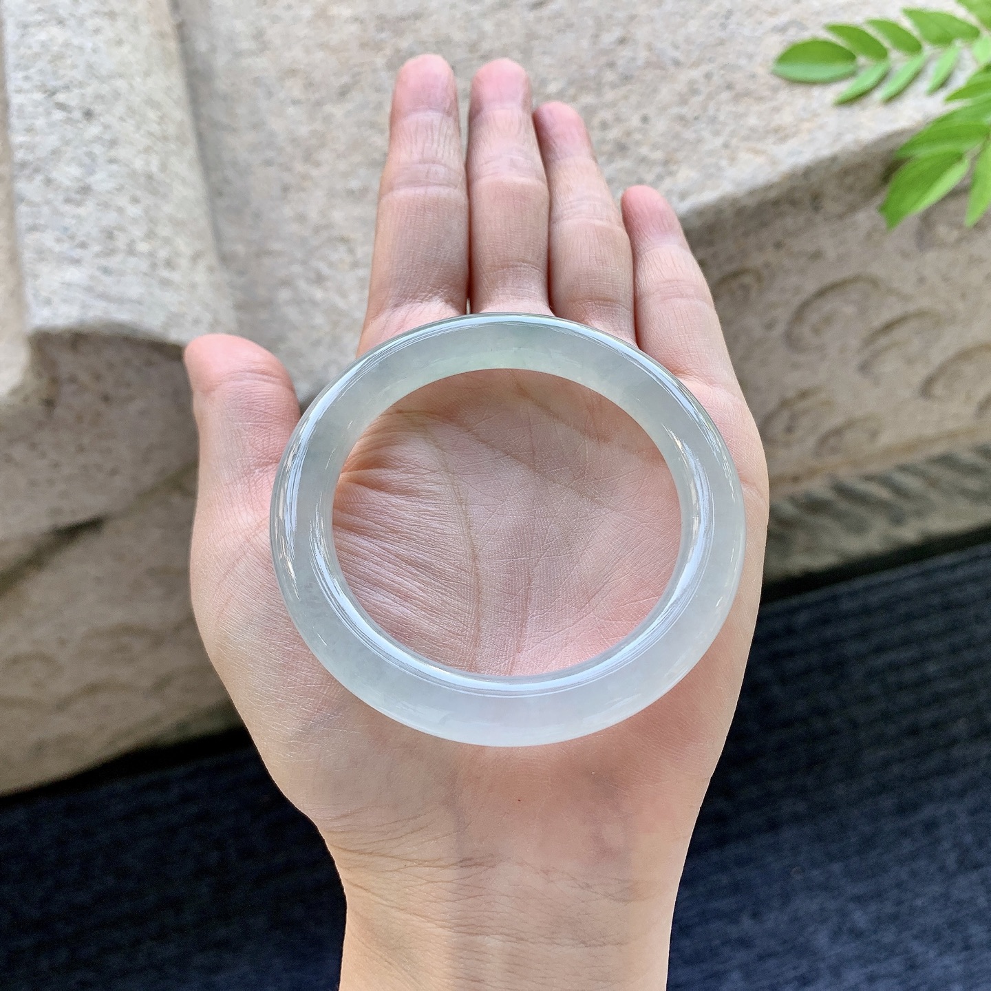 圆条50 51，圈口51.4/8.3/8.7，编码C5080707，糯冰飘花，水润，种老，细腻，打灯