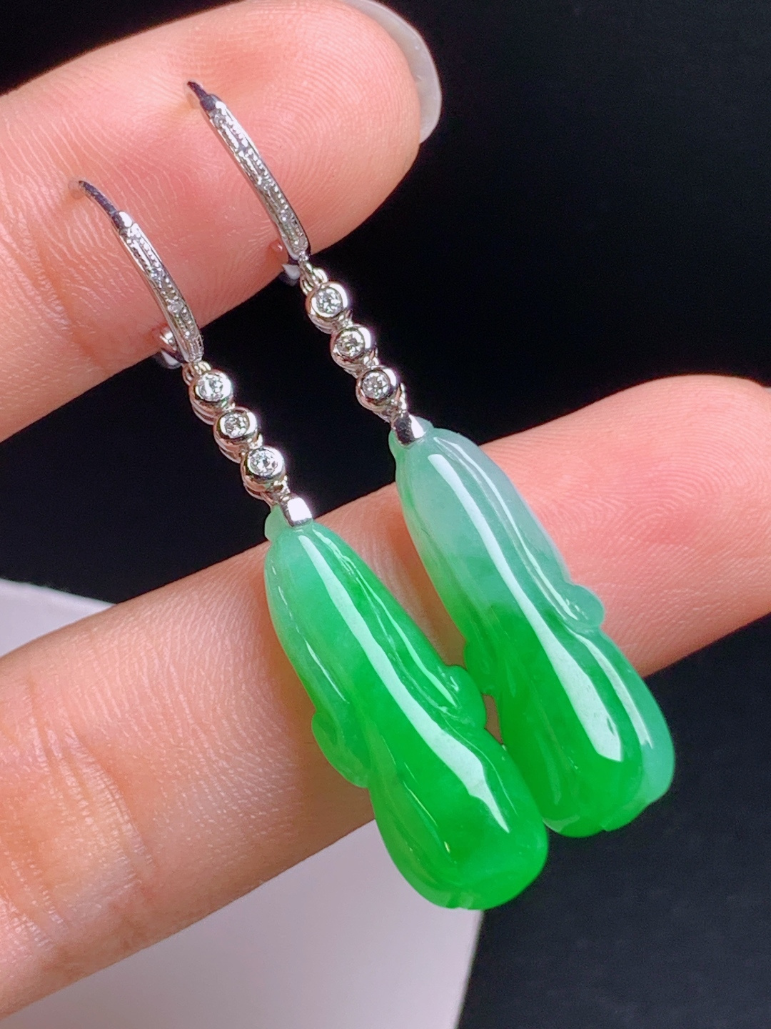 ️ 阳绿福瓜耳坠，色艳饱满，碎钻耳钩，灵动显贵