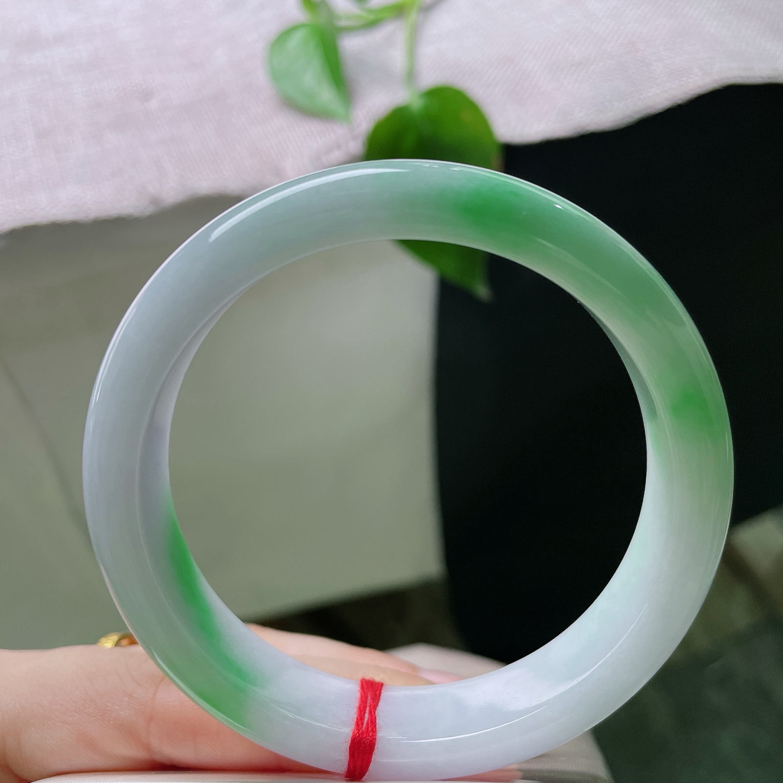 #限时特惠#58.7/12.8/8.2，飘绿正圈，一点皮纹，飘绿分布错落有致，灵动雅致，寓意平安顺遂ss56857a