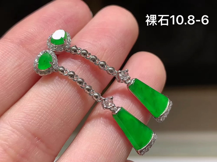 ️18K 辣绿无事牌耳坠 无裂，尺寸，10.8-6