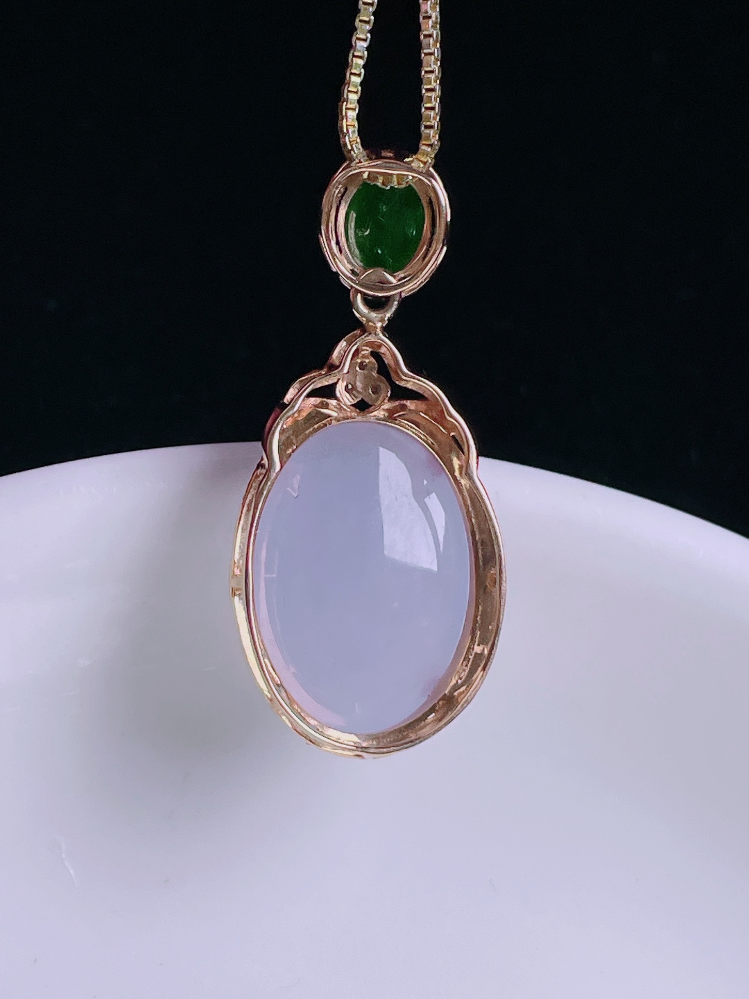 冰紫鸽子蛋，老种起光，细底通透，尺寸：30.5/14/7.9裸石17/12/3.8mm0806