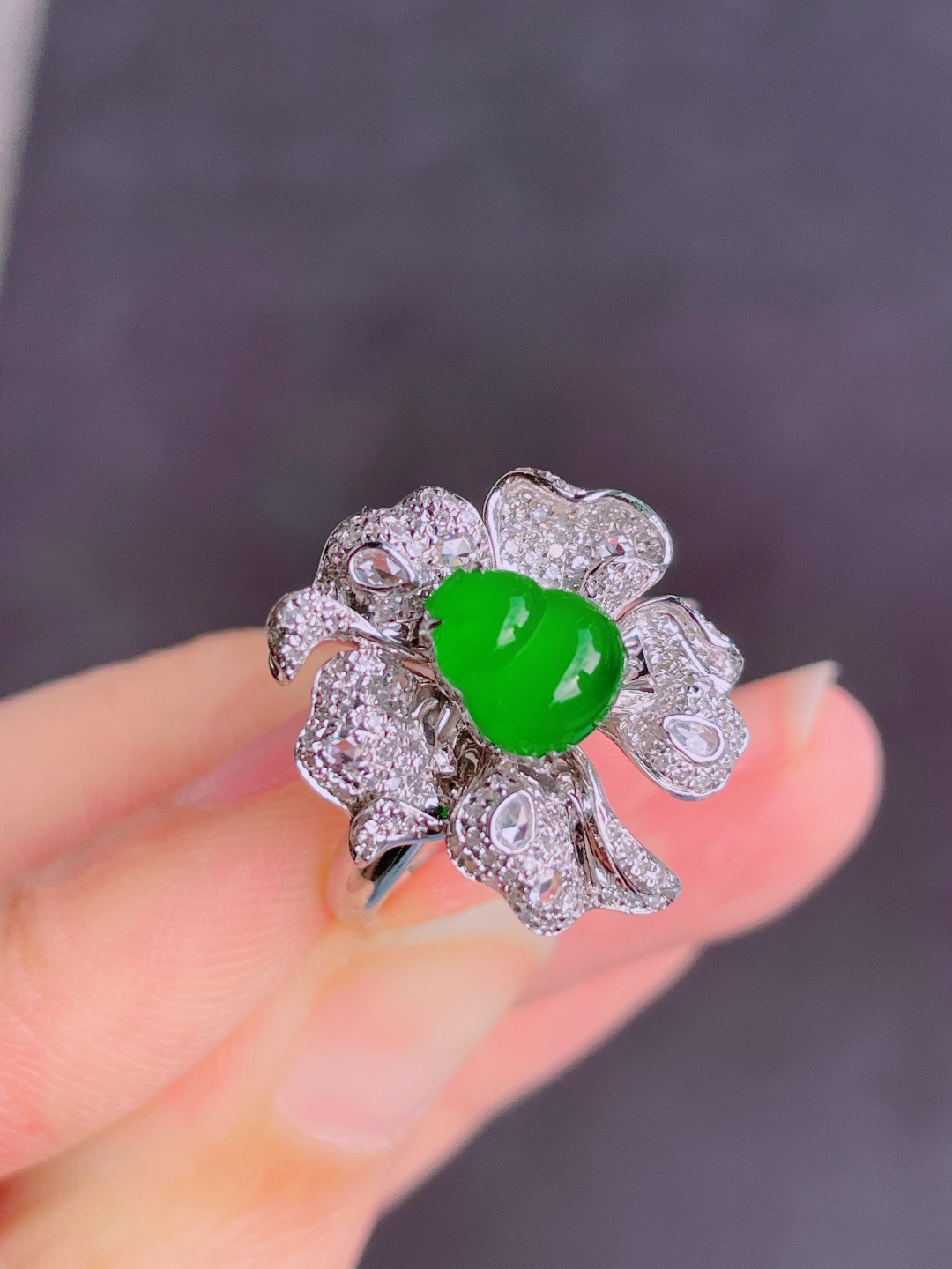 高冰绿葫芦戒指 晶莹剔透，新颖时尚，品相，8.5-7-3