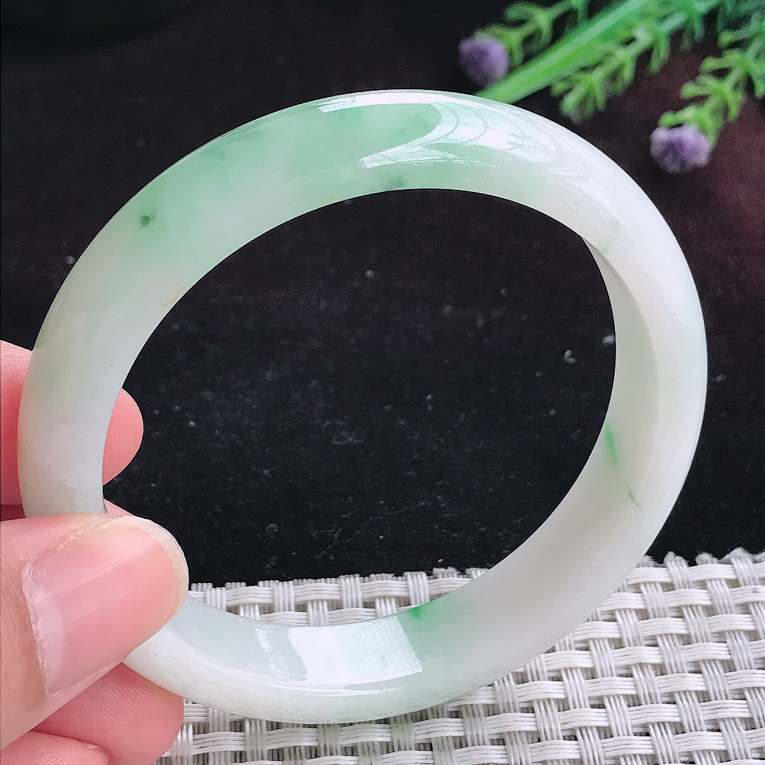实拍A货翡翠58.5/12.9/7.6老坑冰润飘绿手镯宽边玉镯平安镯百搭