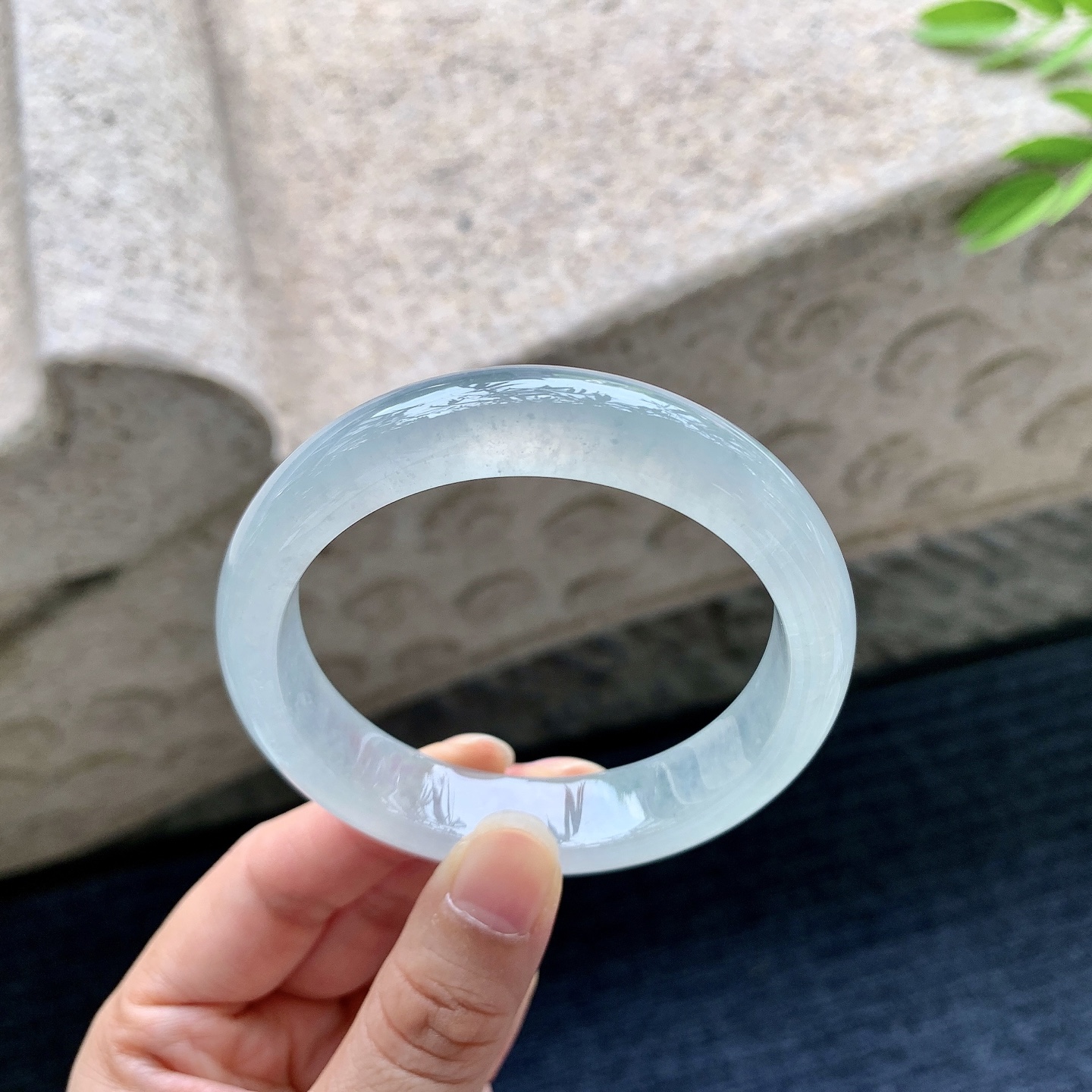 正圈55 56，圈口56/12.7/8，编码B2080602，冰种，清透，水润，种老，细腻，打灯有絮线