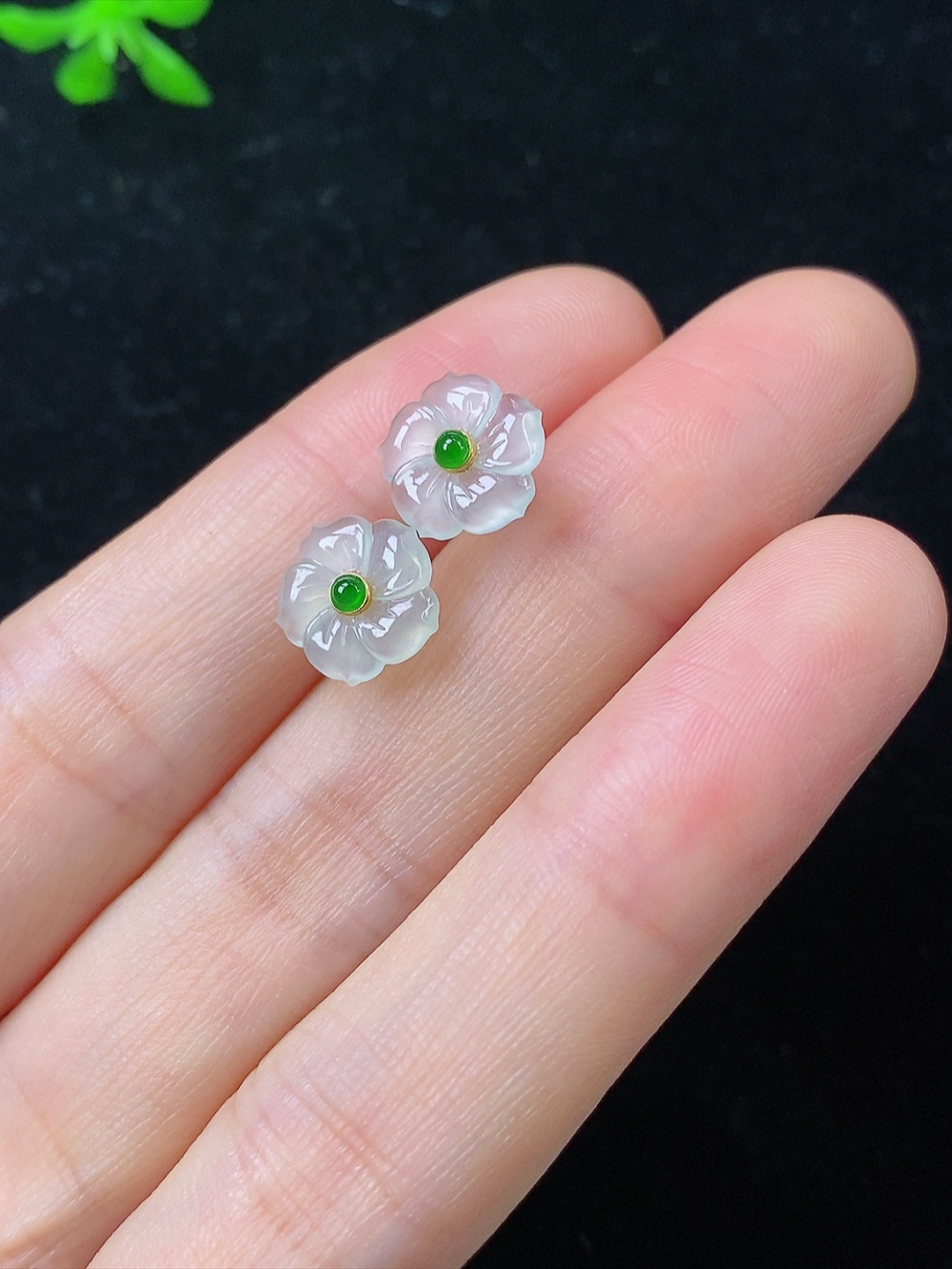 18k金镶白冰花朵耳钉一对，无裂，尺寸9.3-1.3mm,806xdz