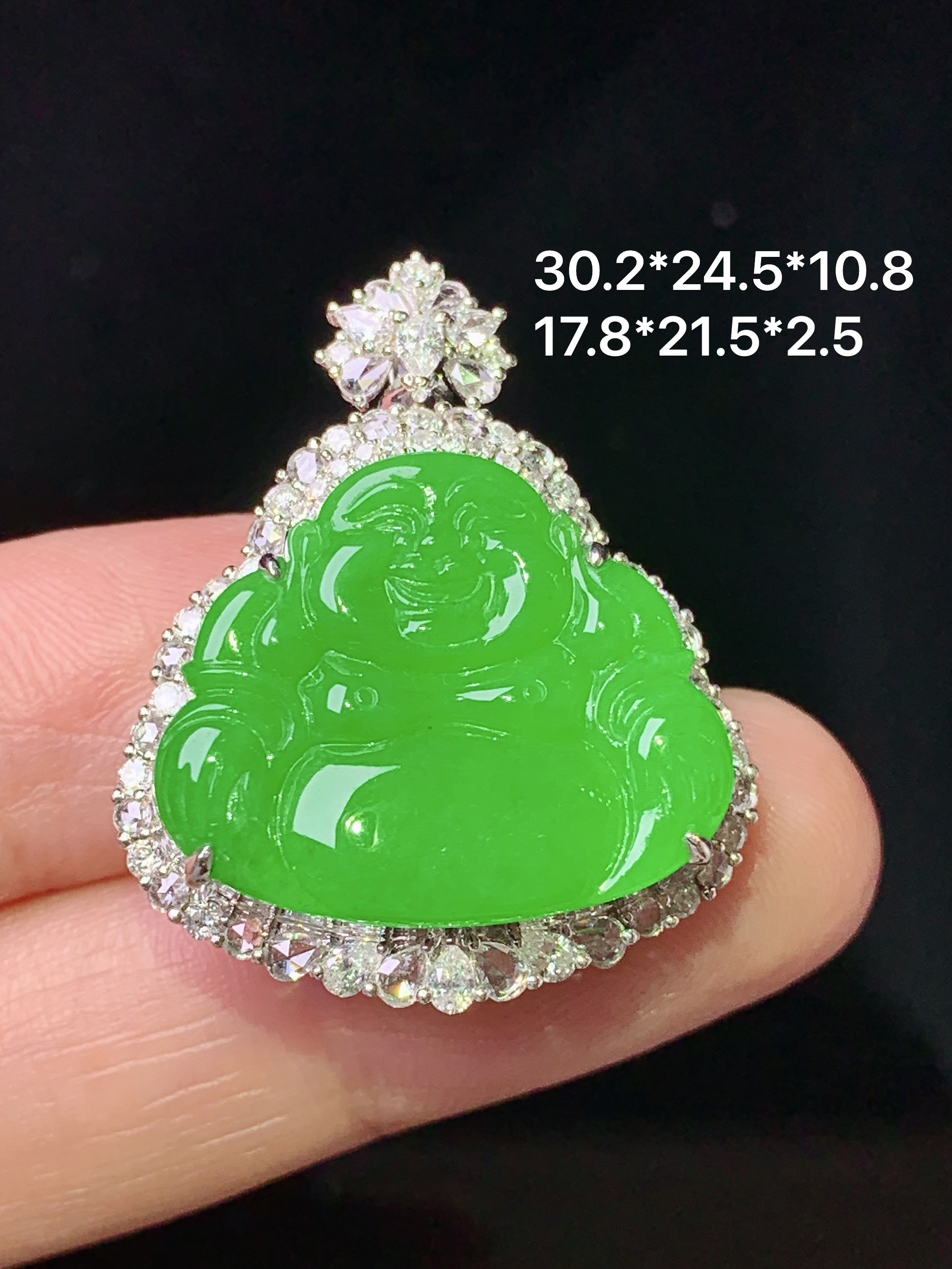 18k金钻镶嵌冰阳绿佛公吊坠 玉质细腻 色泽艳丽清新 水润亮眼 整体尺寸30.2*24.5*10.8 a6