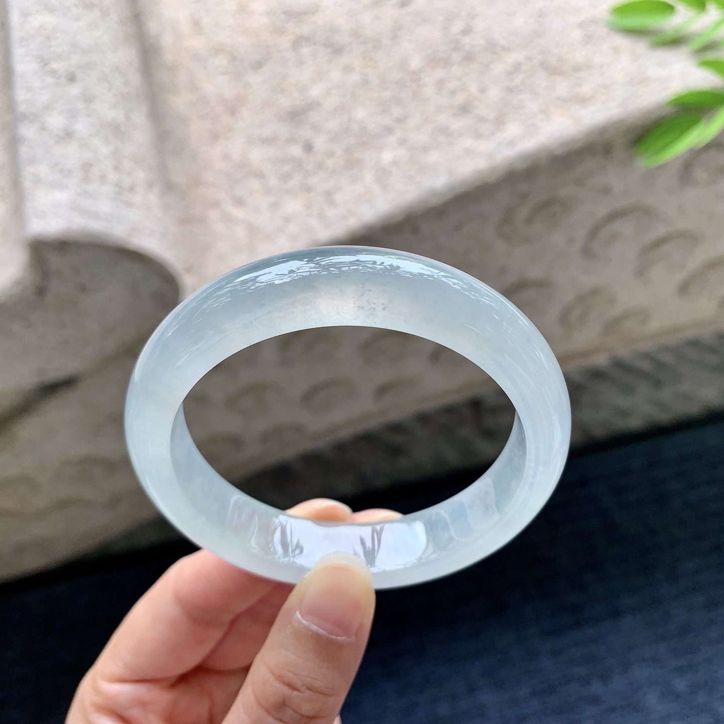 正圈55 56，圈口56/12.7/8，编码B2080602，冰种，清透，水润，种老，细腻，打灯有絮线