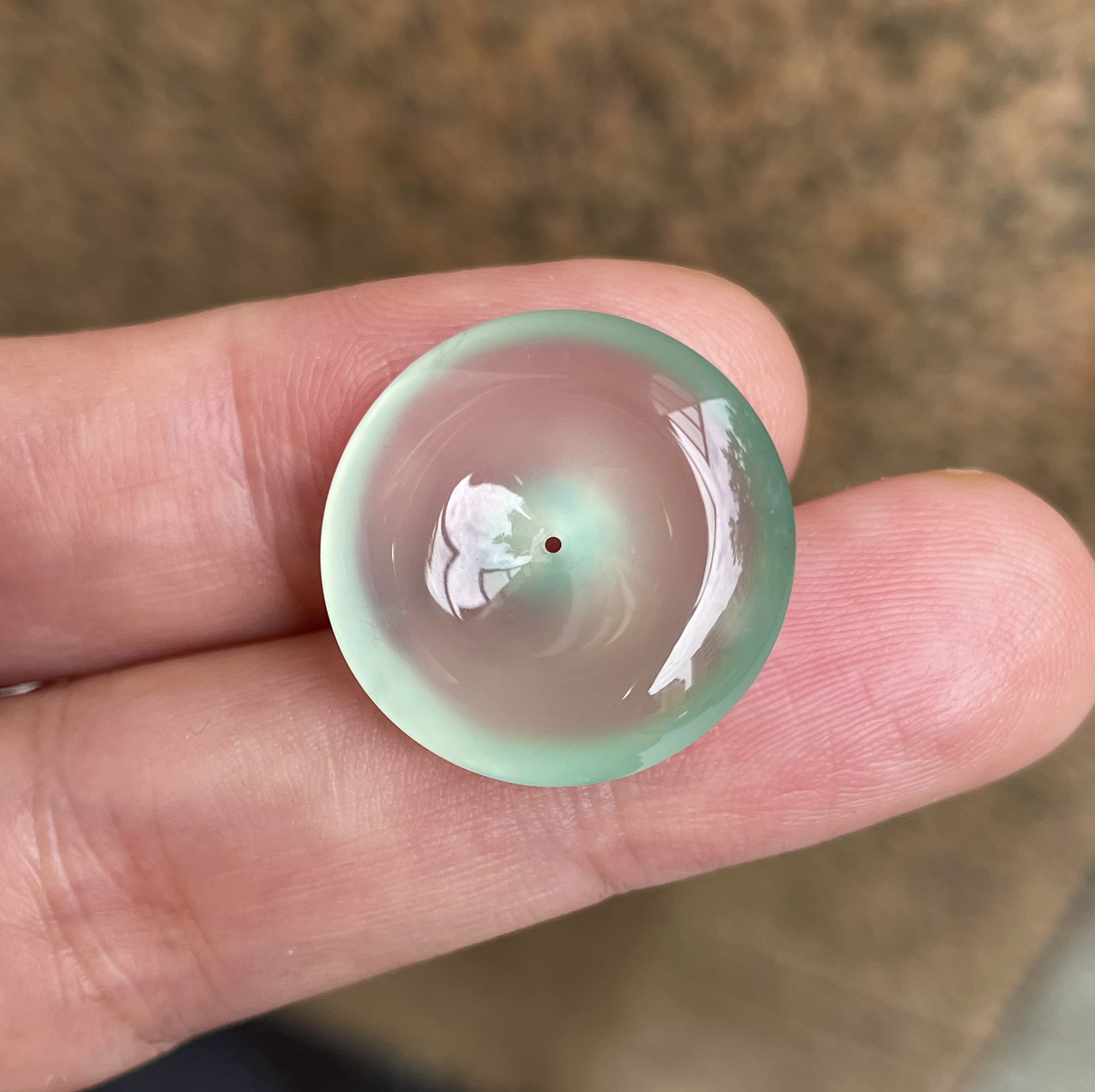 【玻璃种晴蓝平安扣】荧光感十足，质地非常细腻，冰润十足，种老冰透，收藏品质