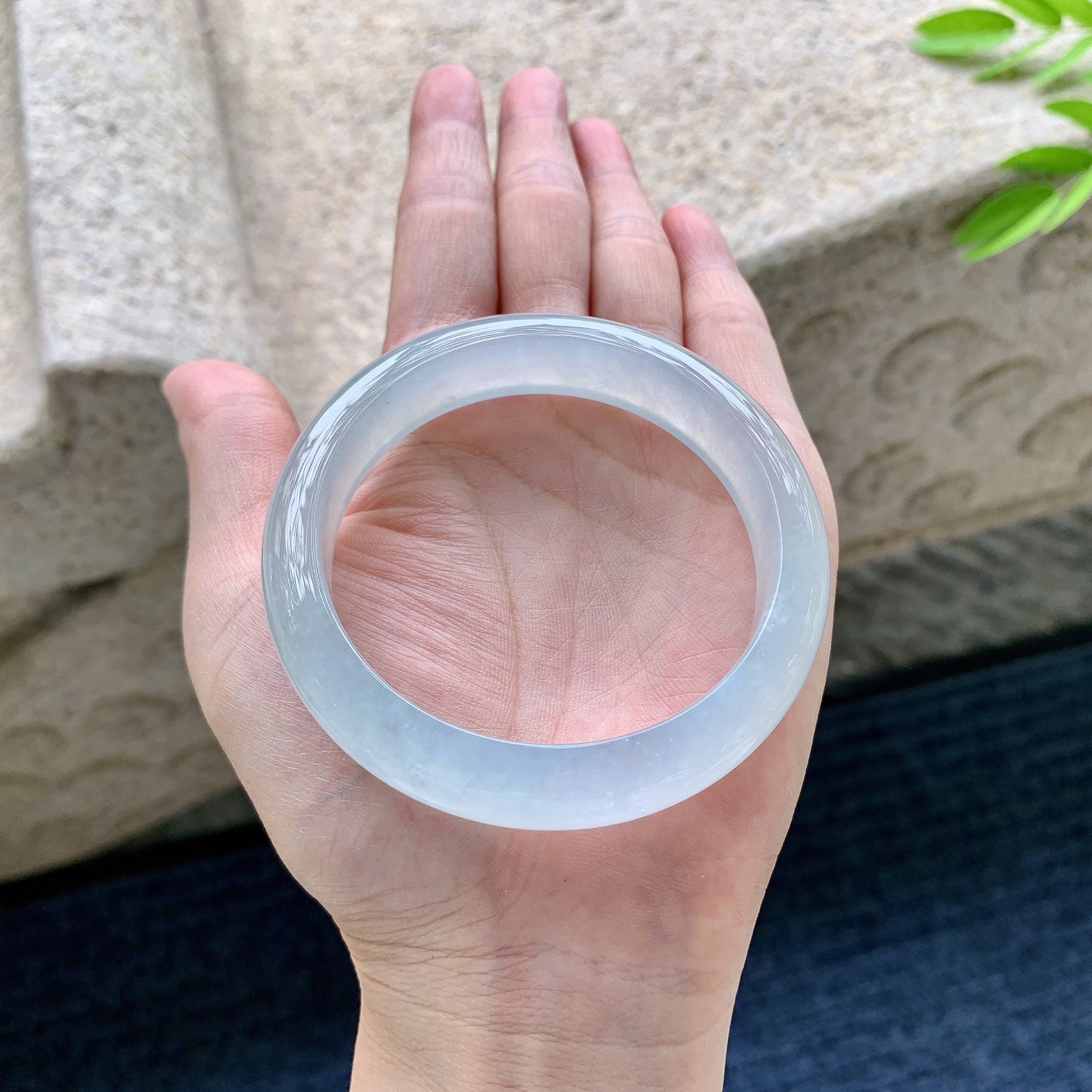 正圈55 56，圈口56/12.7/8，编码B2080602，冰种，清透，水润，种老，细腻，打灯有絮线