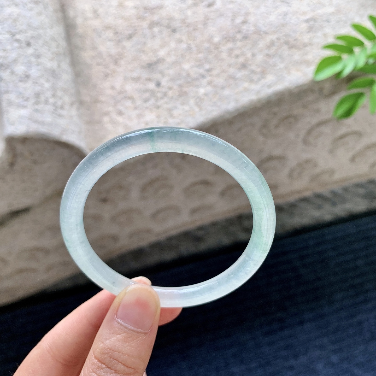 圆条52 53，圈口53.2/6.2/6.8，编码B2080501，冰飘绿，清透，水润，种老，细腻，无裂。