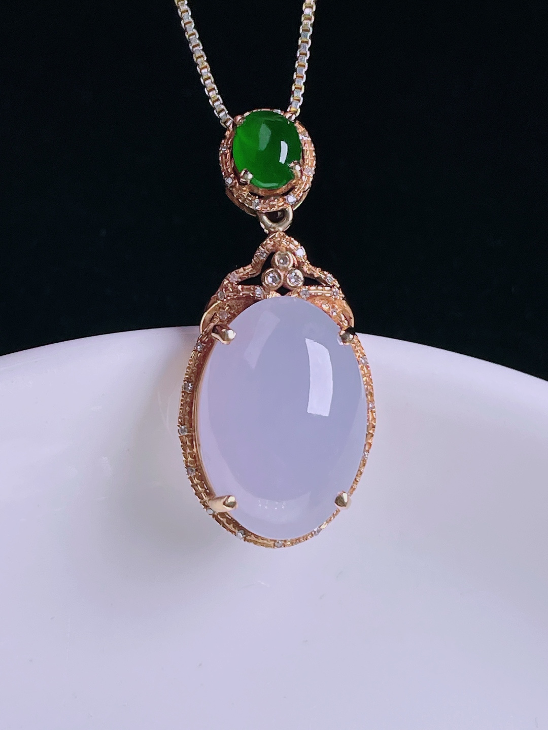 冰紫鸽子蛋，老种起光，细底通透，尺寸：30.5/14/7.9裸石17/12/3.8mm0806