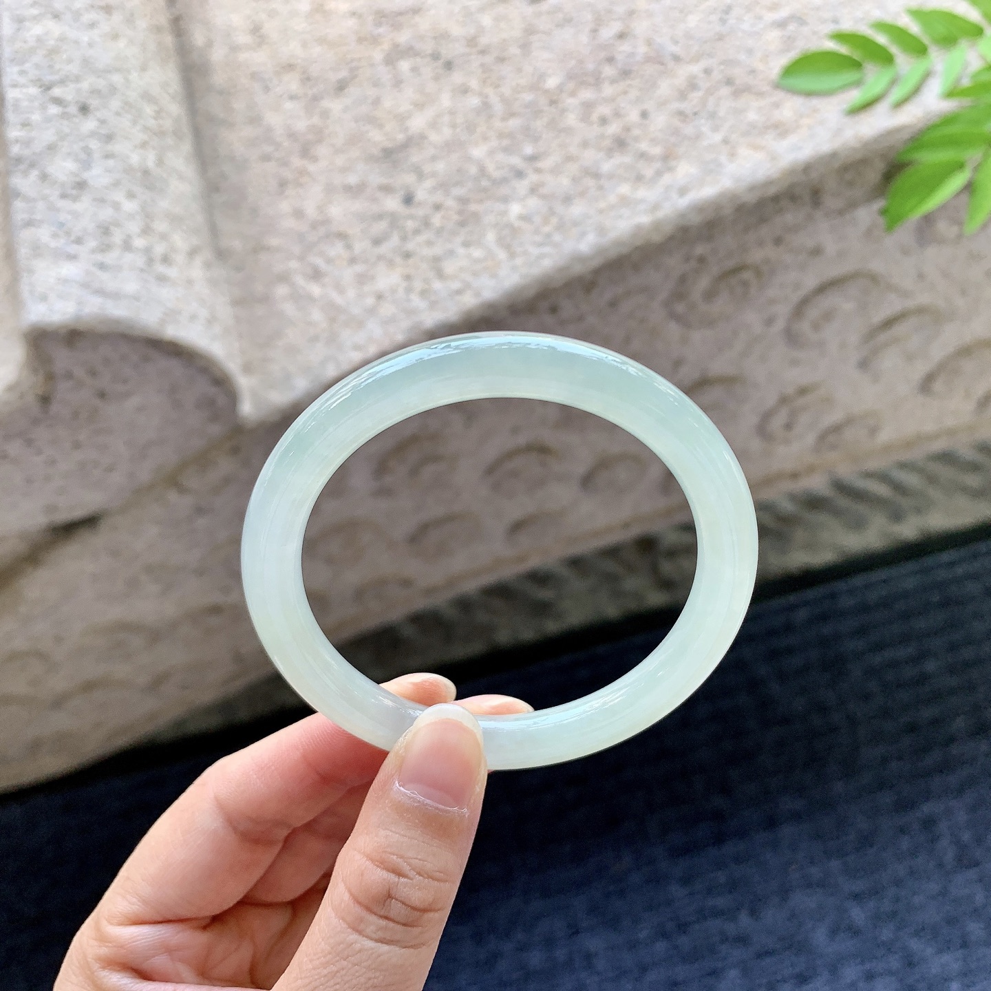 圆条55 56，圈口55.6/8/8，编码AD080731，糯冰黄翡，水润，种老，细腻，无裂。