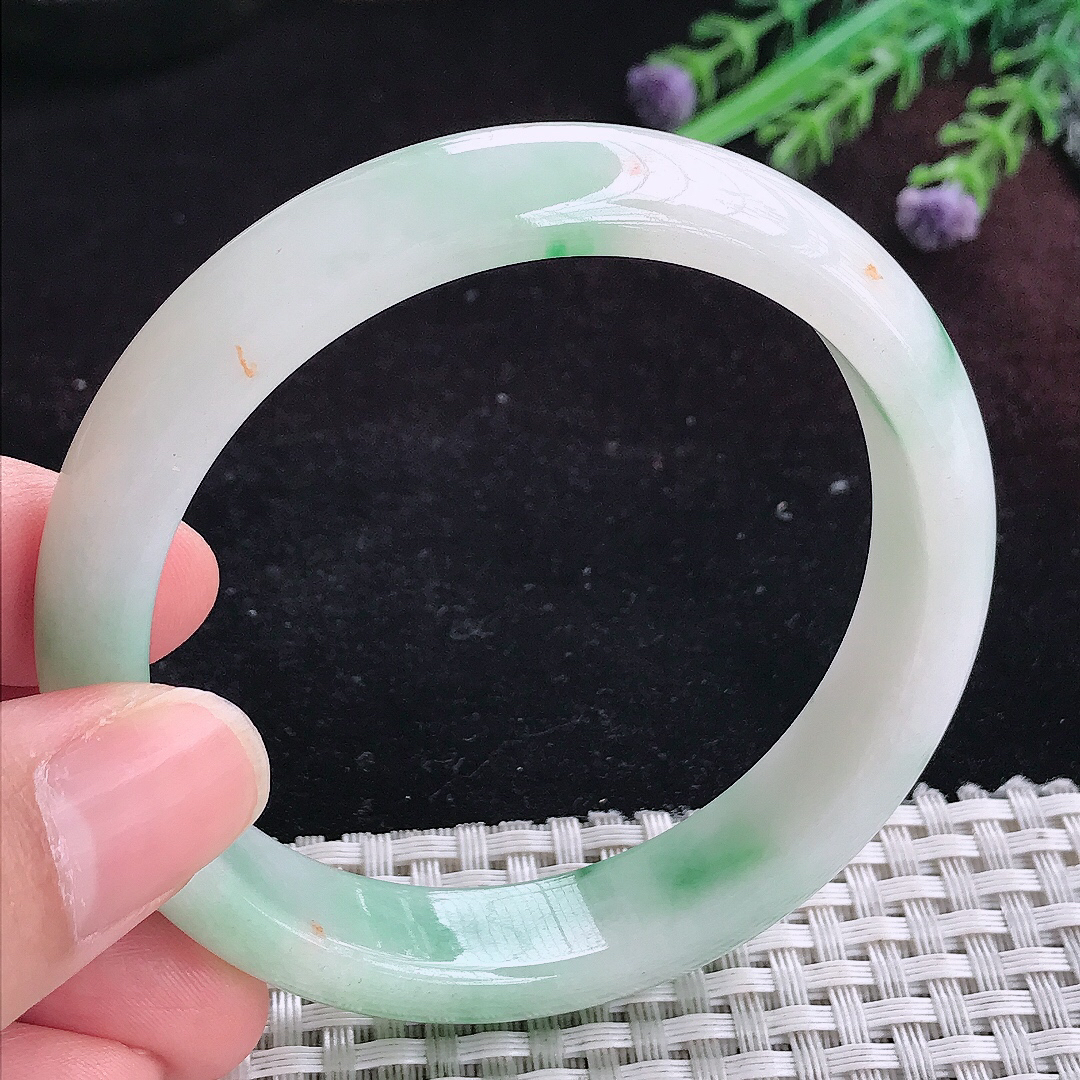 实拍A货翡翠58.5/12.9/7.6老坑冰润飘绿手镯宽边玉镯平安镯百搭