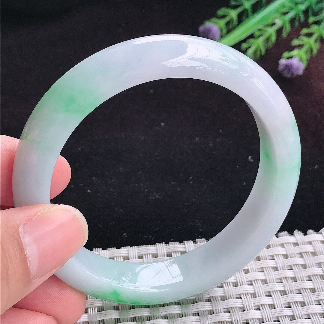 实拍A货翡翠55.5/13.1/8.5老坑温润飘阳绿手镯宽边玉镯平安镯百搭