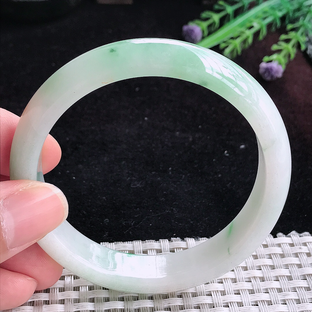 实拍A货翡翠58.5/12.9/7.6老坑冰润飘绿手镯宽边玉镯平安镯百搭